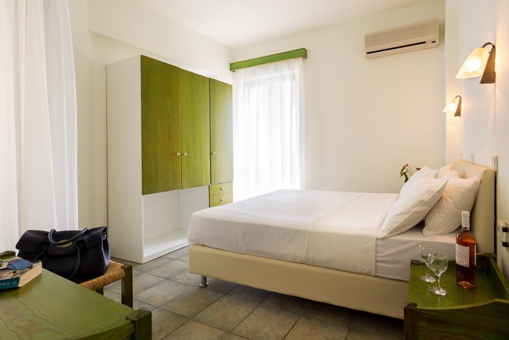 Romantica Hotel Джорджополис Екстериор снимка